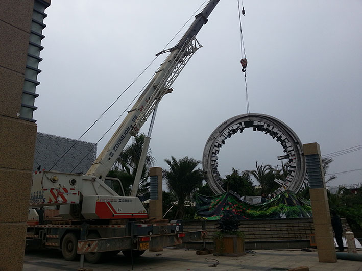 昆明萬達(dá)廣場雕塑 安裝現(xiàn)場